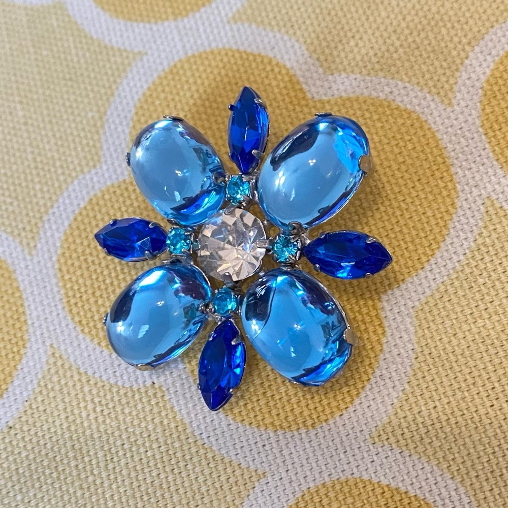 🧩 4/$20 Silver Blue Crystal Flower Brooch
